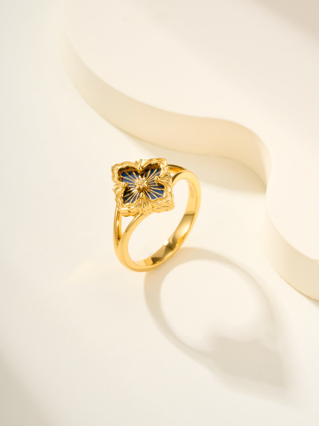 Buccellati Van Cleef & Arpels Vintage Alhambra Ring